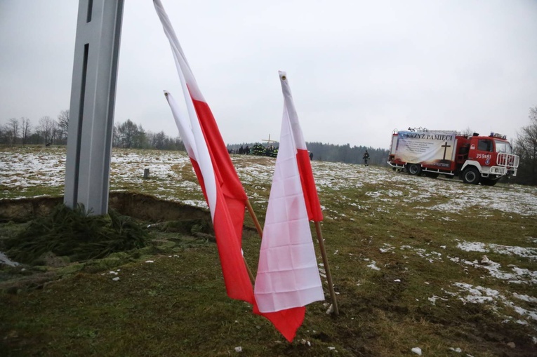 Poświęcenie krzyża w Biegonicach