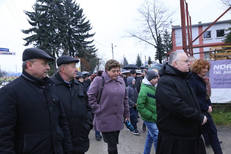 Poświęcenie krzyża w Biegonicach