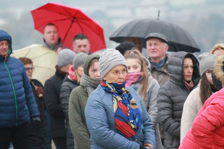 Poświęcenie krzyża w Biegonicach