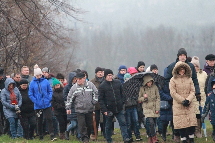 Poświęcenie krzyża w Biegonicach