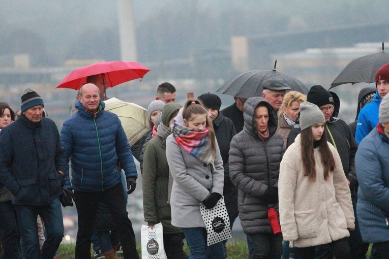 Poświęcenie krzyża w Biegonicach