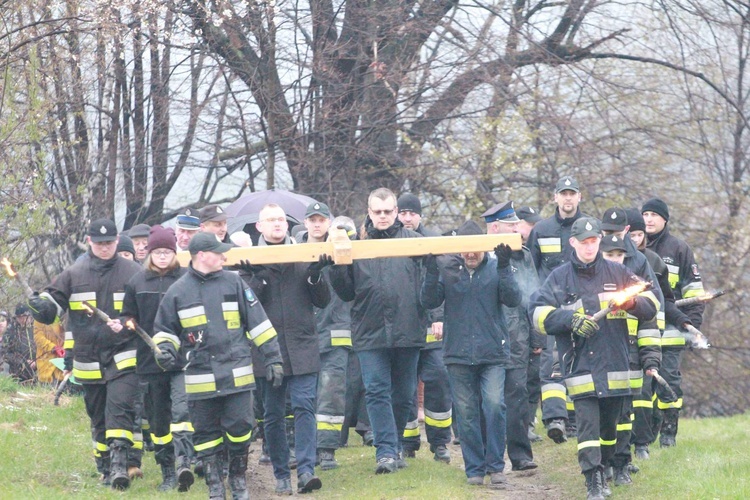 Poświęcenie krzyża w Biegonicach