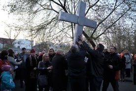 Prawie 3 tys. osób wzięło udział w XIII Nowohuckiej Drodze Krzyżowej