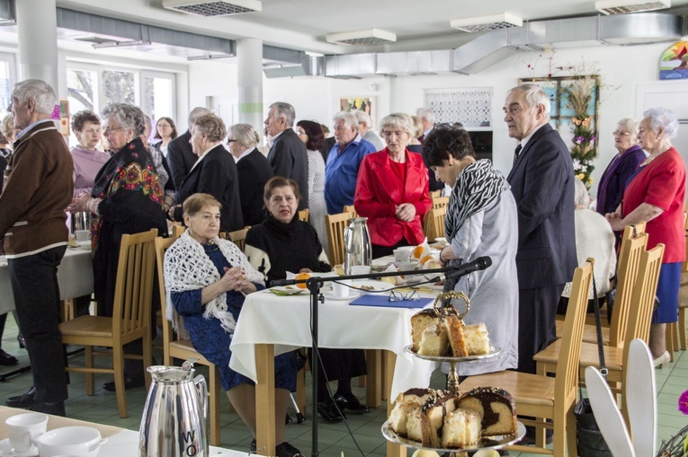 Śniadanie w Domu Dziennego Pobytu