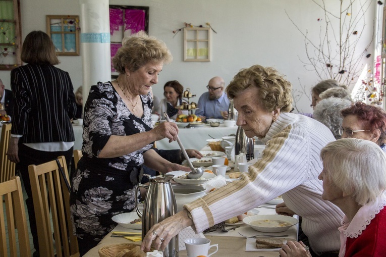 Śniadanie w Domu Dziennego Pobytu
