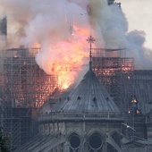 Płonie katedra Notre Dame
