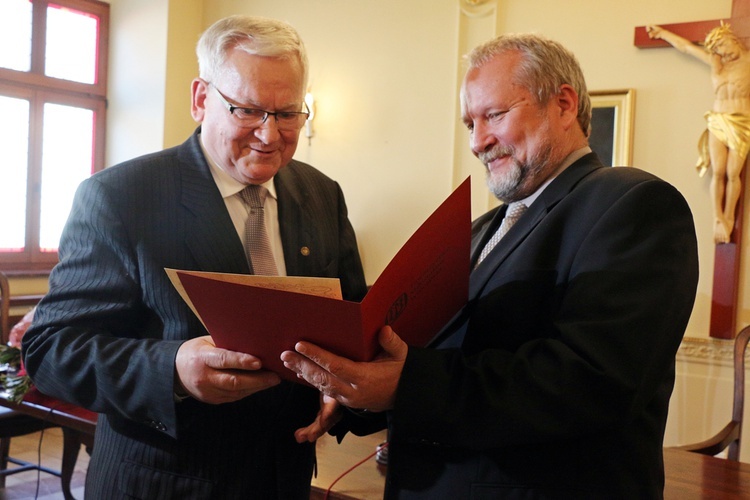 Miejskie wyróżnienia dla ludzi Kościoła wrocławskiego