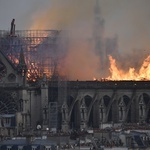 Notre Dame: Symbol francuskiego Kościoła w ogniu