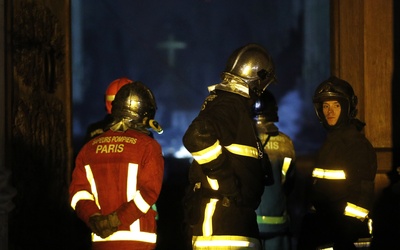 Szef strażaków: Wieże i całą strukturę katedry ocalono