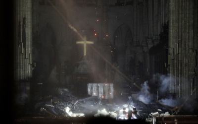 "Le Figaro": Pożar w katedrze Notre Dame został ugaszony