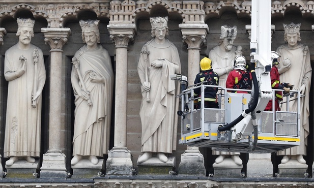 Francja: Region paryski uruchomi 10 mln euro na odbudowę Notre Dame