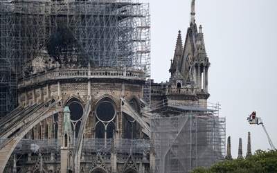 Straż pożarna: Pożar w Notre Dame został całkowicie ugaszony