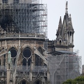 Straż pożarna: Pożar w Notre Dame został całkowicie ugaszony