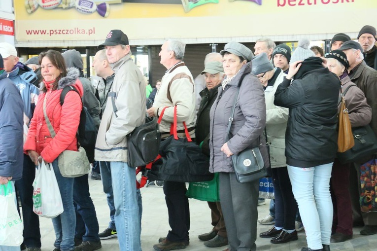 Śniadanie wielkanocne na dworcu PKS w Lublinie