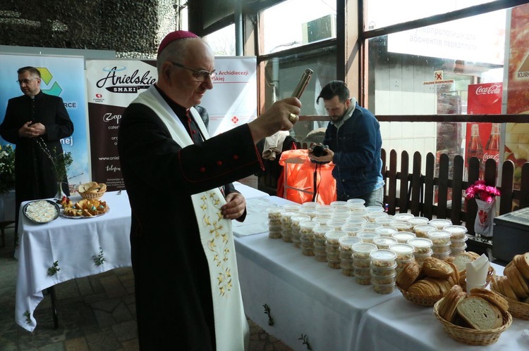 Śniadanie wielkanocne na dworcu PKS w Lublinie