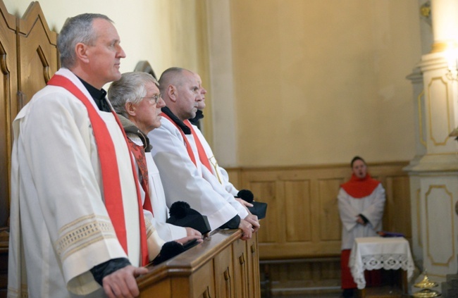 Końskie: Wprowadzenie relikwii Krzyża Świętego