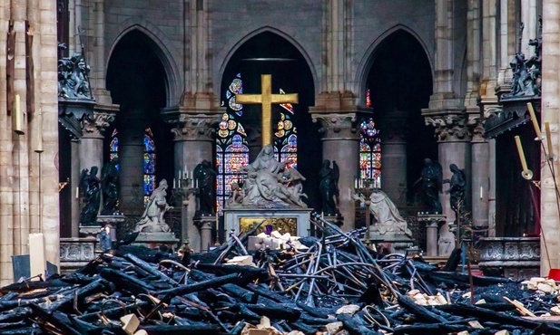 Spływają zapowiedzi hojnych datków na odbudowę Notre Dame