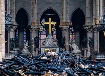 Spływają zapowiedzi hojnych datków na odbudowę Notre Dame