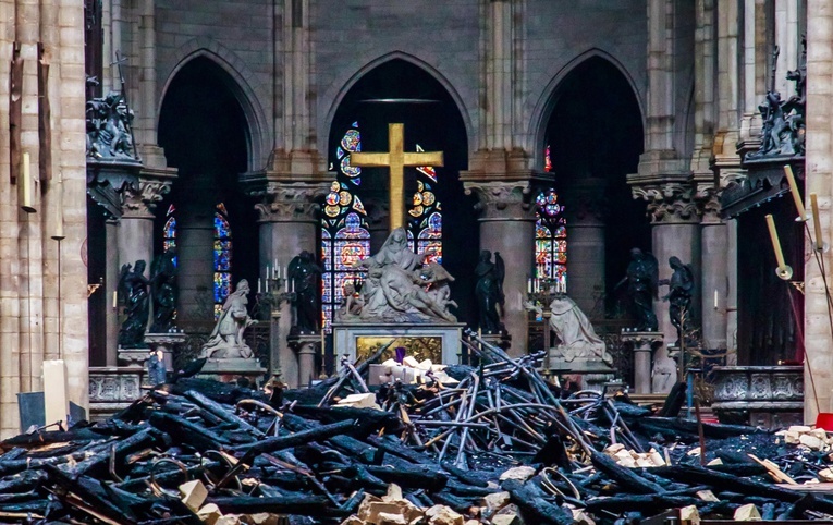 Spływają zapowiedzi hojnych datków na odbudowę Notre Dame