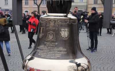 W geście solidarności zabiły dzwony w bazylice katedralnej w Łowiczu.