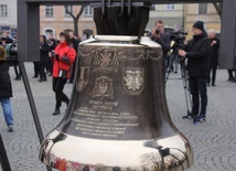W geście solidarności zabiły dzwony w bazylice katedralnej w Łowiczu.
