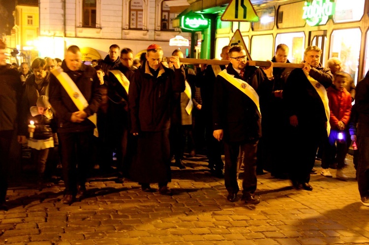 Wielka Środa. Droga Krzyżowa ulicami Tarnowa