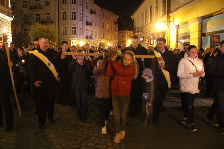 Wielka Środa. Droga Krzyżowa ulicami Tarnowa