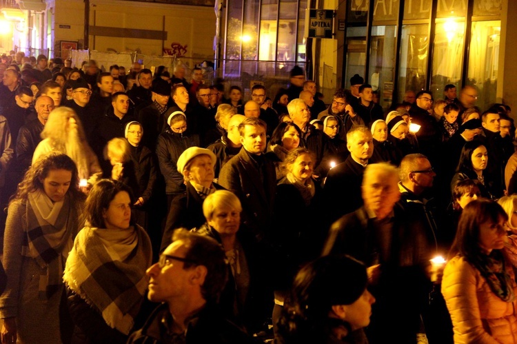 Wielka Środa. Droga Krzyżowa ulicami Tarnowa