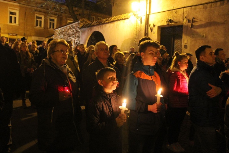 Wielka Środa. Droga Krzyżowa ulicami Tarnowa