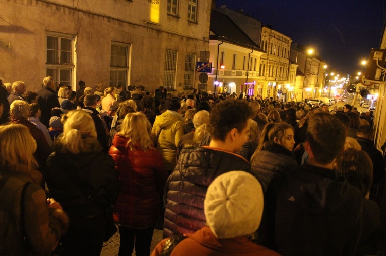 Wielka Środa. Droga Krzyżowa ulicami Tarnowa