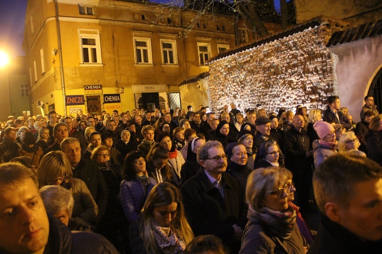 Wielka Środa. Droga Krzyżowa ulicami Tarnowa