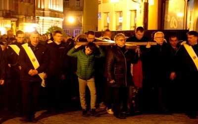 Wielka Środa. Droga Krzyżowa ulicami Tarnowa