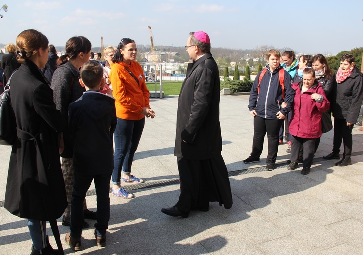 Błogosławieństwo niepełnosprawnych przed pielgrzymką do Lourdes
