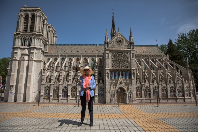 Tymczasowy kościół na czas odbudowy Notre Dame?