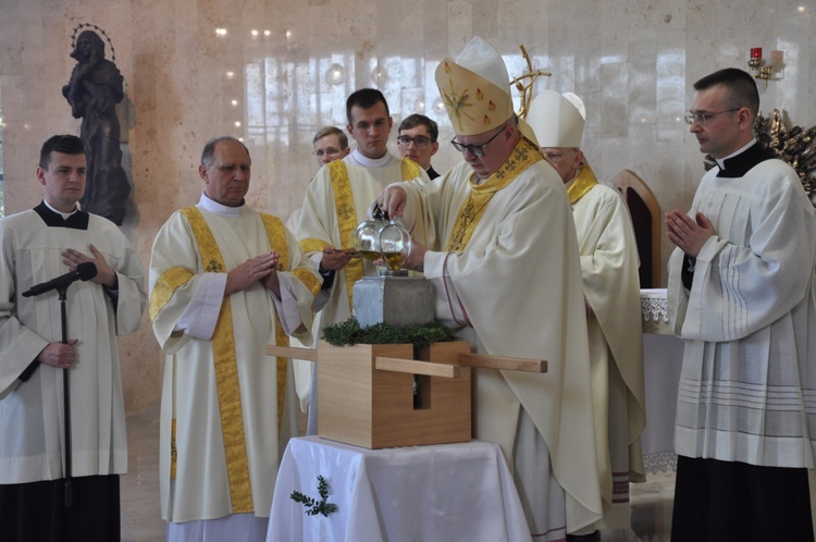 Msza Krzyżma w kościele seminaryjnym w Opolu 