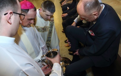 Powołanie realizuje się służąc. Wielki Czwartek w katedrze