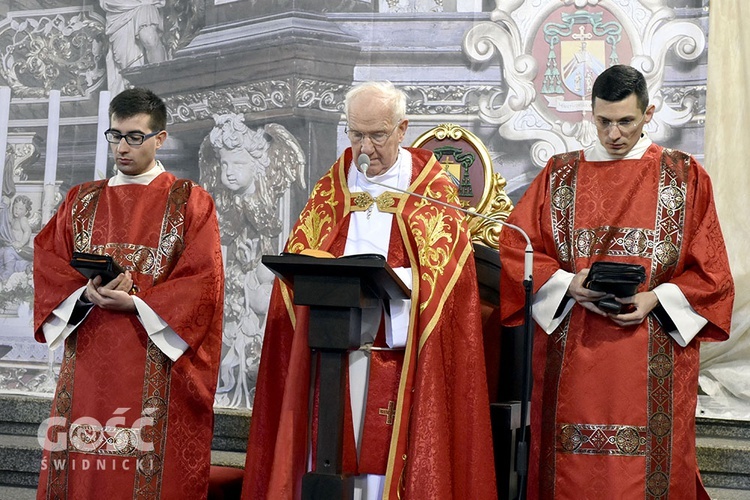 Ciemna jutrznia w świdnickiej katedrze