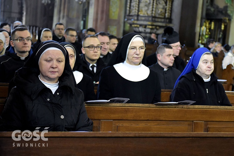 Ciemna jutrznia w świdnickiej katedrze