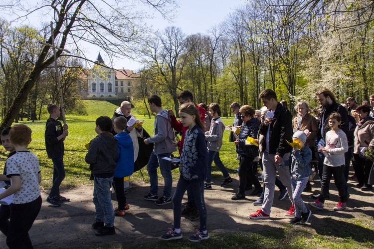 Droga Krzyżowa w Dzikowie