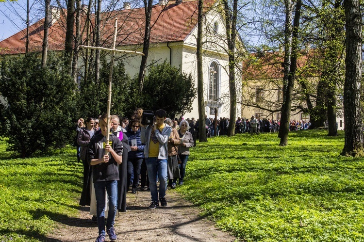 Droga Krzyżowa w Dzikowie