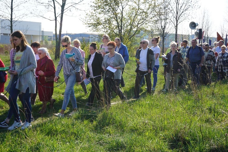 Wielki Piątek - Droga Krzyżowa w parafii Miłosierdzia Bożego