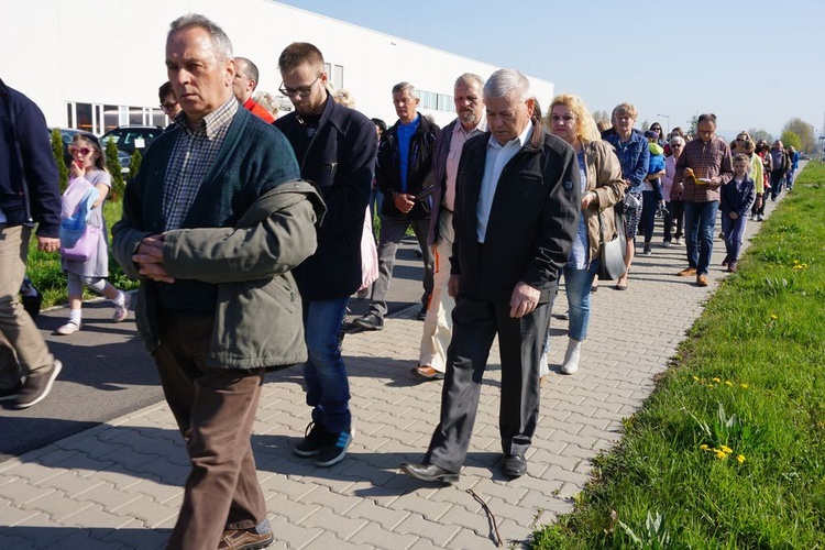 Wielki Piątek - Droga Krzyżowa w parafii Miłosierdzia Bożego