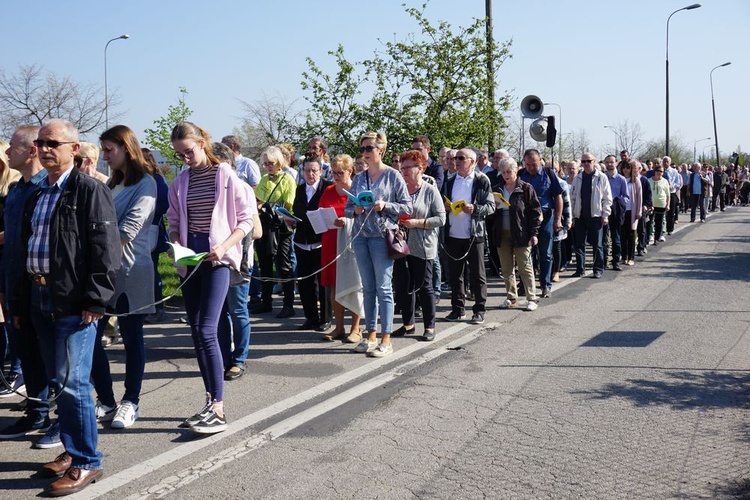 Wielki Piątek - Droga Krzyżowa w parafii Miłosierdzia Bożego