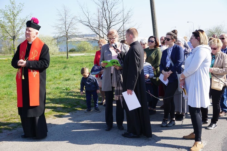 Wielki Piątek - Droga Krzyżowa w parafii Miłosierdzia Bożego