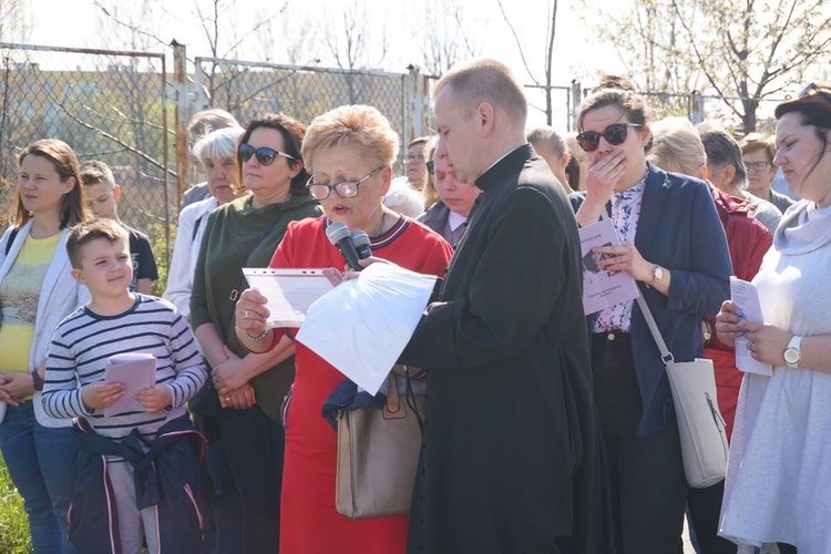 Wielki Piątek - Droga Krzyżowa w parafii Miłosierdzia Bożego