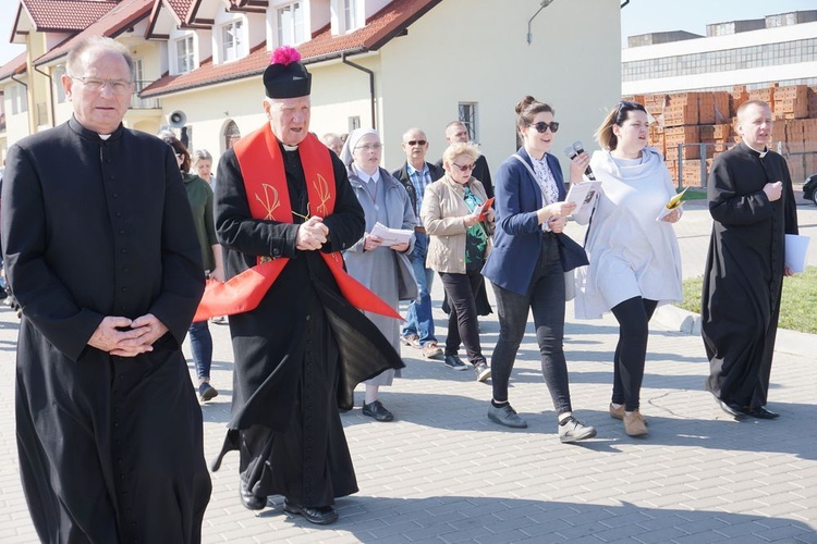 Wielki Piątek - Droga Krzyżowa w parafii Miłosierdzia Bożego