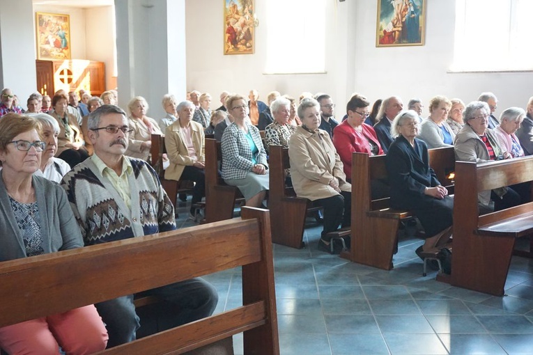 Wielki Piątek - Droga Krzyżowa w parafii Miłosierdzia Bożego