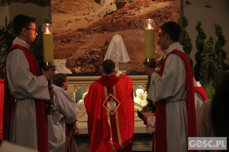 Liturgia Wielkiego Piątku w zielonogórskiej konkatedrze