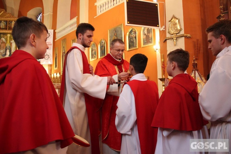 Liturgia Wielkiego Piątku w zielonogórskiej konkatedrze