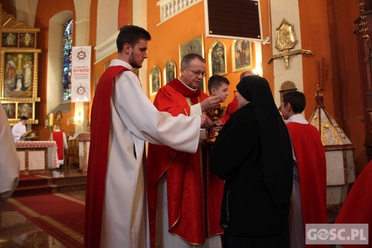 Liturgia Wielkiego Piątku w zielonogórskiej konkatedrze